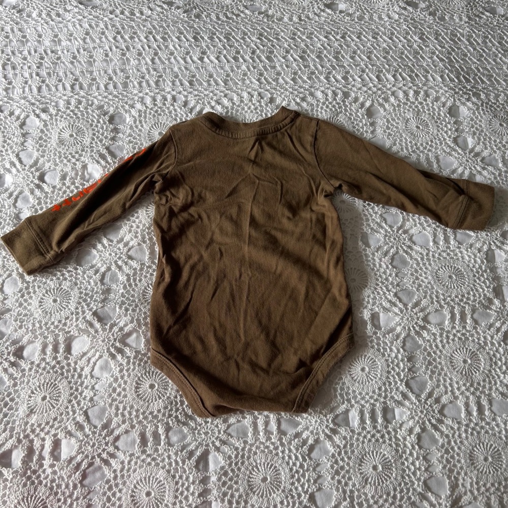 Carhartt‎ Baby Boy Brown Long Sleeve Bodysuit Embroidered Logo Camo 12M - Picture 2 of 5